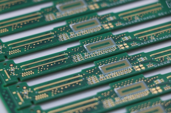 Un buen precio. 4L FR4 Placas de circuitos impresos de cobre pesado Verde Soldermask Blanco PCB de ensamblaje de pantalla de seda en línea
